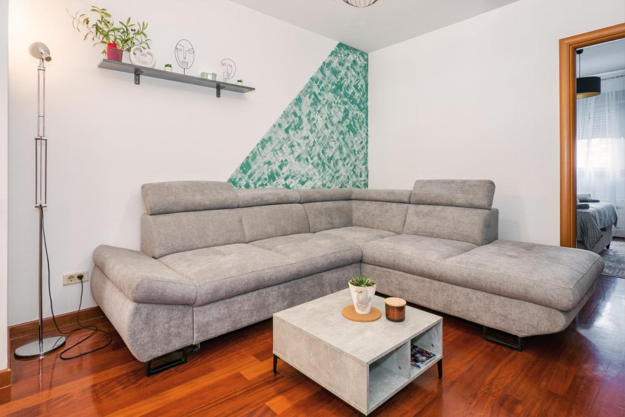 Airy 2-Br Apt W/ Open Layout & Modern Design Lejlighed Split Eksteriør billede