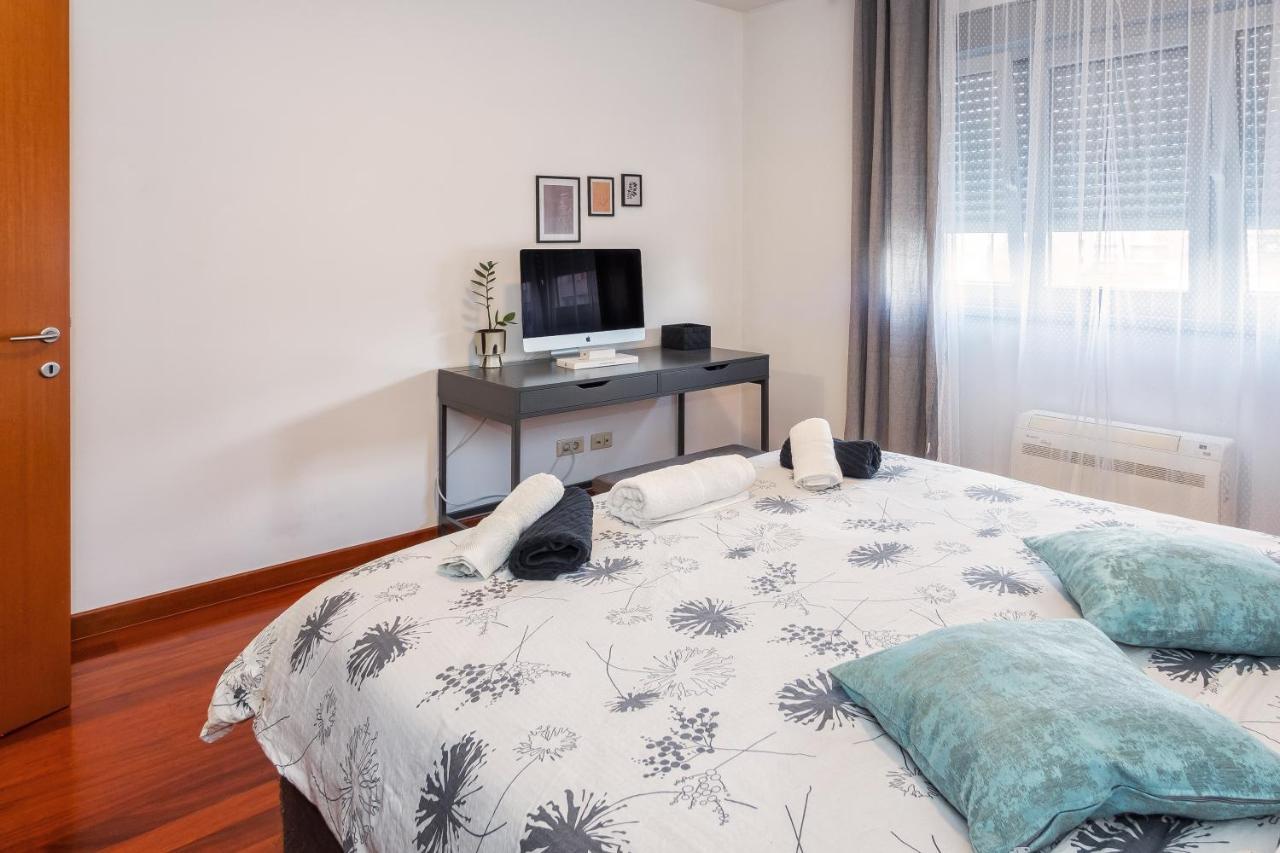 Airy 2-Br Apt W/ Open Layout & Modern Design Lejlighed Split Eksteriør billede