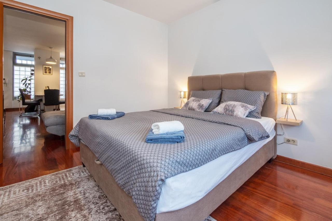 Airy 2-Br Apt W/ Open Layout & Modern Design Lejlighed Split Eksteriør billede