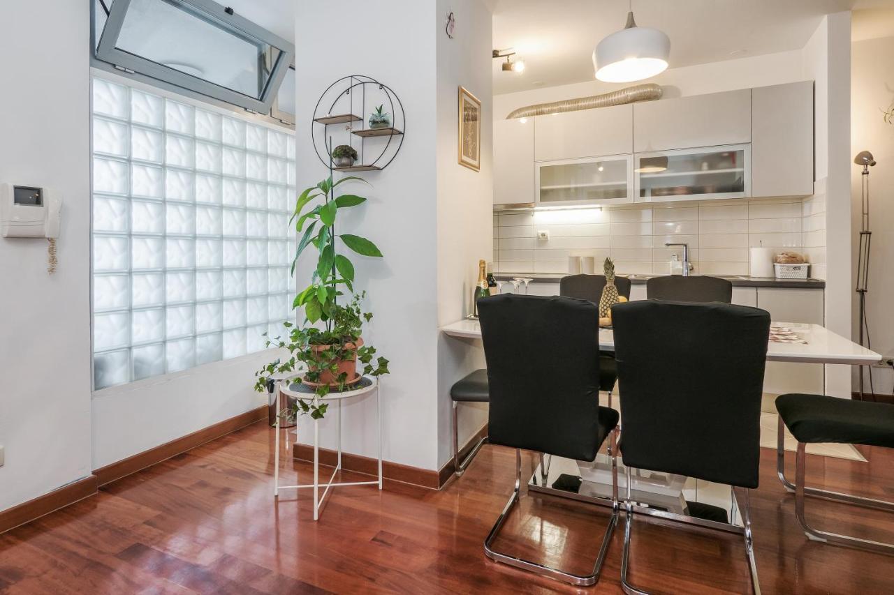Airy 2-Br Apt W/ Open Layout & Modern Design Lejlighed Split Eksteriør billede