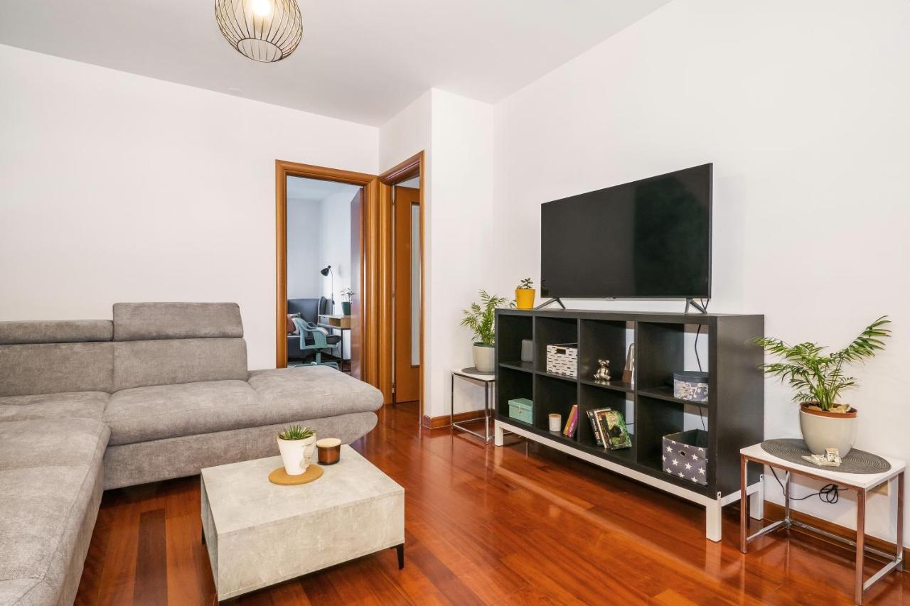 Airy 2-Br Apt W/ Open Layout & Modern Design Lejlighed Split Eksteriør billede